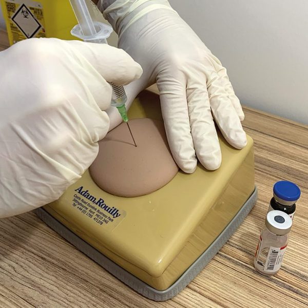 intramusculaire-injectie-trainer-804925-ar18-3